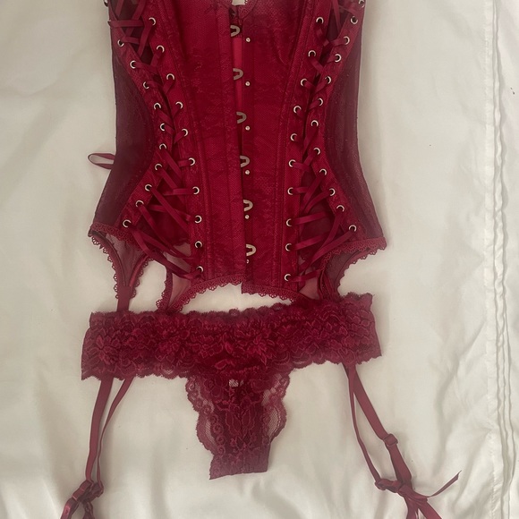Red Contour Corset + Thong Set - Picture 3 of 8